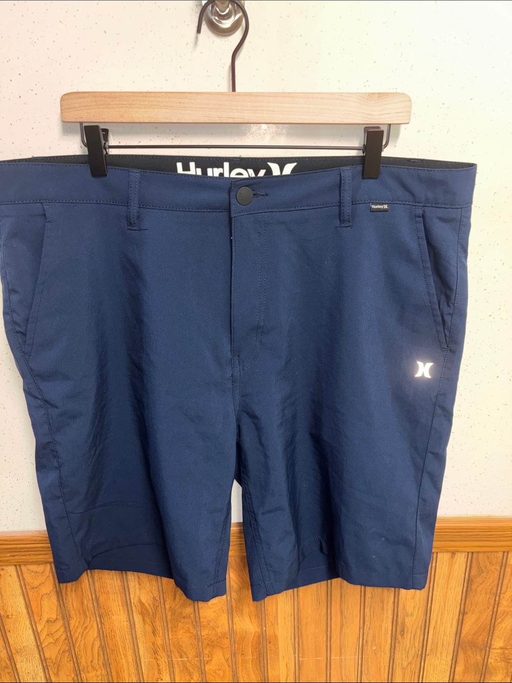 Hurley - Men’s Navy Blue Flat Front performance Shorts (size 38)